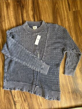 BKE Women's Heather Gray Textured Crewneck Sweater